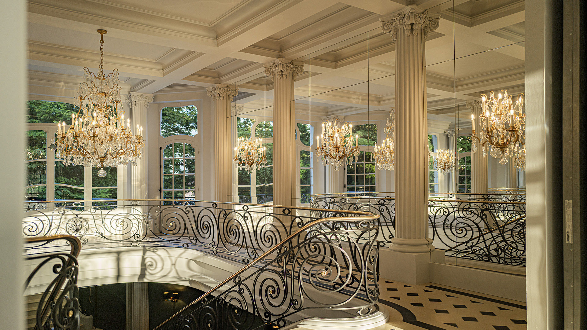 vestibule-grand_escalier_bibibliotheque_espace1